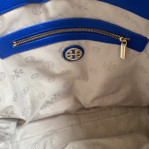 A Tory Burch purse - Picture 3 of 3